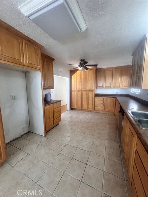 Detail Gallery Image 18 of 39 For 25286 North, Twin Peaks,  CA 92391 - 4 Beds | 3 Baths