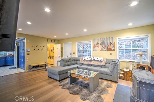 582 Rose Lane, Twin Peaks CA: https://media.crmls.org/medias/e01aa10e-8bff-4530-a04b-f730765ed37c.jpg