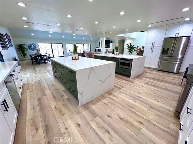 20301 Reaza Place, Woodland Hills CA: https://media.crmls.org/medias/e01ae5d2-b3d6-4365-89aa-703a08817de3.jpg
