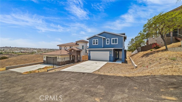 13105 Via Tuscany, Riverside CA: https://media.crmls.org/medias/e01ae833-f9aa-48f9-9aa5-57acfa69e6a9.jpg