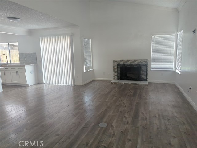 Detail Gallery Image 3 of 6 For 25828 Parsley Ave, Moreno Valley,  CA 92553 - 4 Beds | 2/1 Baths