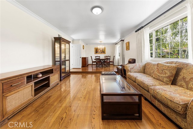 300 W Wistaria Avenue, Arcadia CA: https://media.crmls.org/medias/e01c994b-96ed-49b4-b277-11fa61de6ae7.jpg