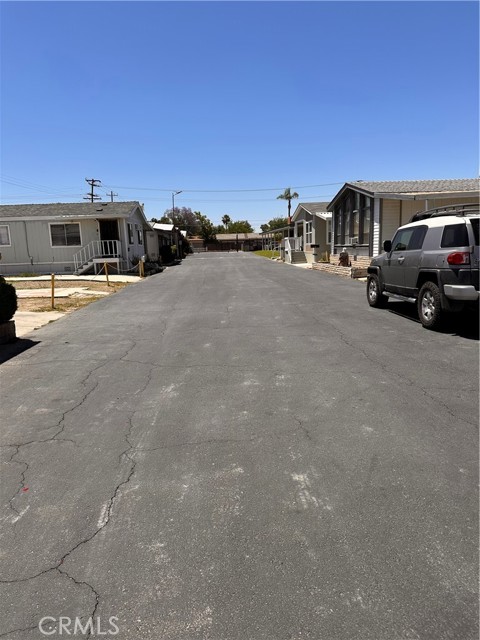 530 W Devonshire Avenue, Hemet CA: https://media.crmls.org/medias/e01c9e39-b1e8-4a45-acac-0f4cd70e7d18.jpg