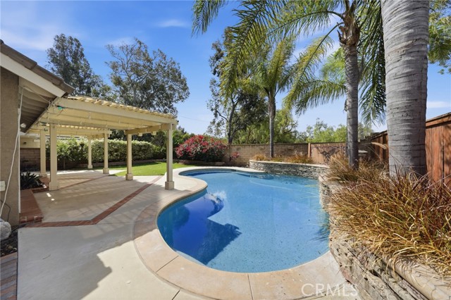17350 Summer Oak Pl, Yorba Linda CA: https://media.crmls.org/medias/e01d0936-2213-4c32-9897-aadb45035cc0.jpg