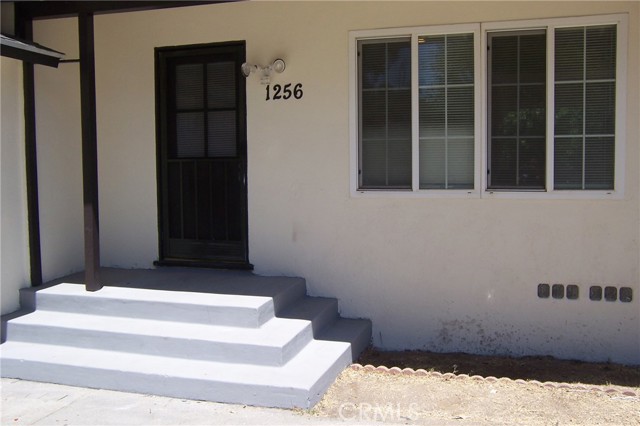 1256 W Alexander Avenue, San Bernardino CA: https://media.crmls.org/medias/e01dd7df-11a3-46ca-ba75-a3122adb8188.jpg