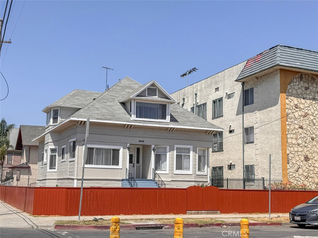 1051 W 18th Street