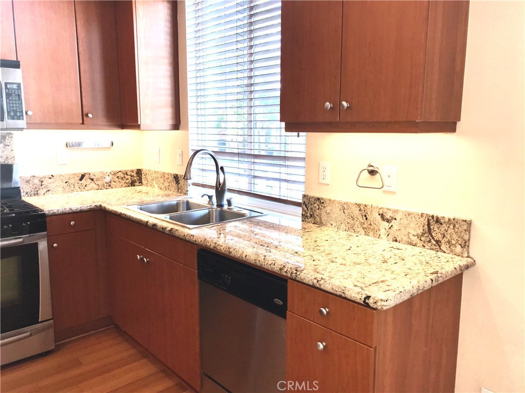 https://media.crmls.org/medias/e01e31f0-26e8-4849-b980-265a7e5bc2e2.jpg?preset=X-Large