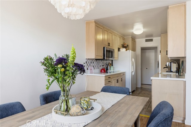 Detail Gallery Image 6 of 21 For 14141 Dickens #312,  Sherman Oaks,  CA 91423 - 2 Beds | 2 Baths