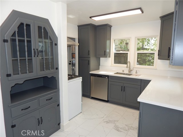 Detail Gallery Image 8 of 33 For 1764 Prospect Dr, Los Angeles,  CA 90046 - 2 Beds | 2 Baths