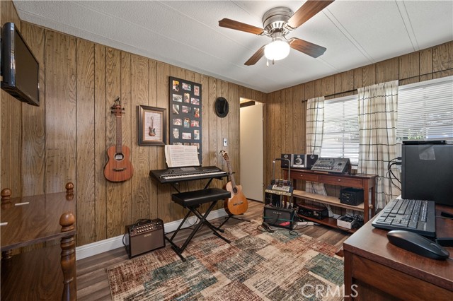 19817 Grand Avenue, Lake Elsinore CA: https://media.crmls.org/medias/e01f9261-14d4-49f3-b92c-558c5cd59212.jpg