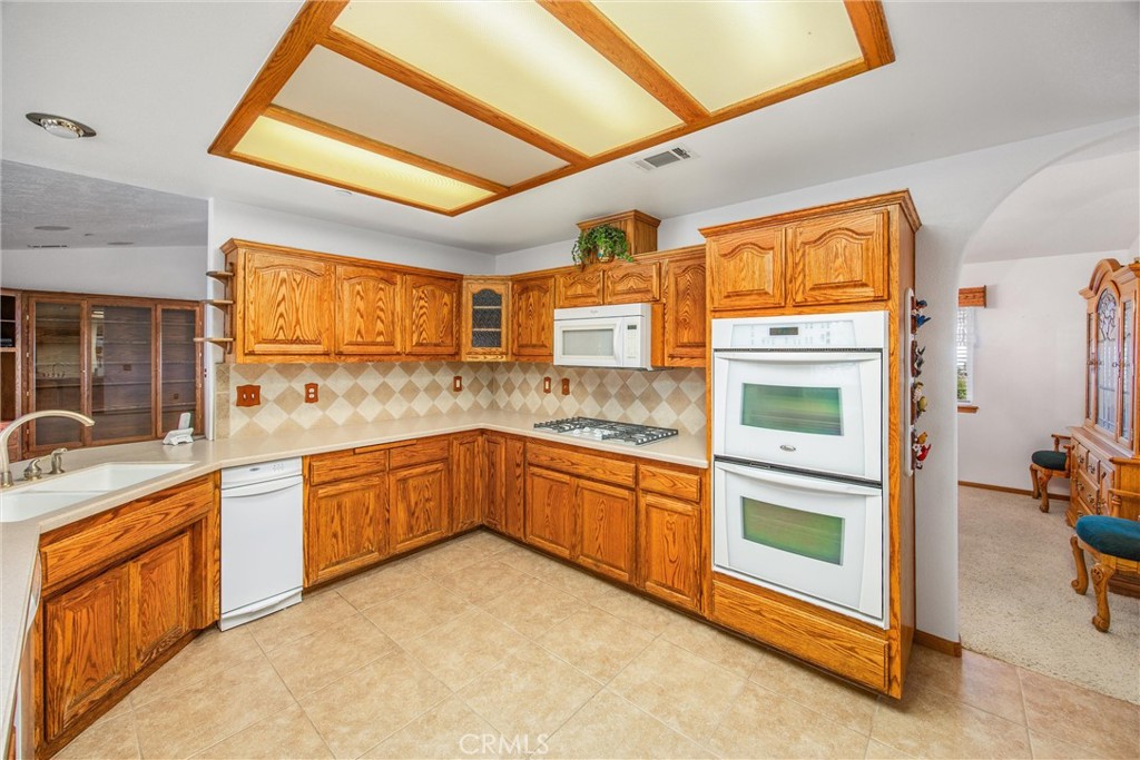 https://media.crmls.org/medias/e0208be8-8c22-4a50-9fd9-4127d15c1417.jpg?preset=X-Large