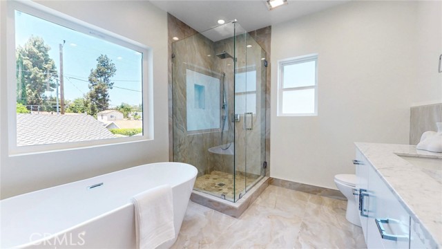 Image 33 of 75 For 421 Catalina Street