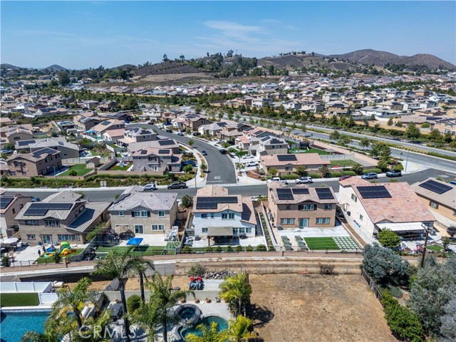 24227 Dusty Trail Way, Menifee CA: https://media.crmls.org/medias/e0211be8-4e50-4d8c-afb4-d170d34d04d2.jpg