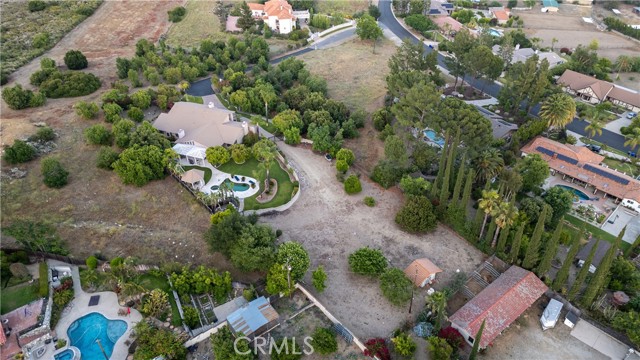 2565 Cliff Rd, Upland CA: https://media.crmls.org/medias/e0228b44-92f4-4b3a-a360-b51b020369a8.jpg