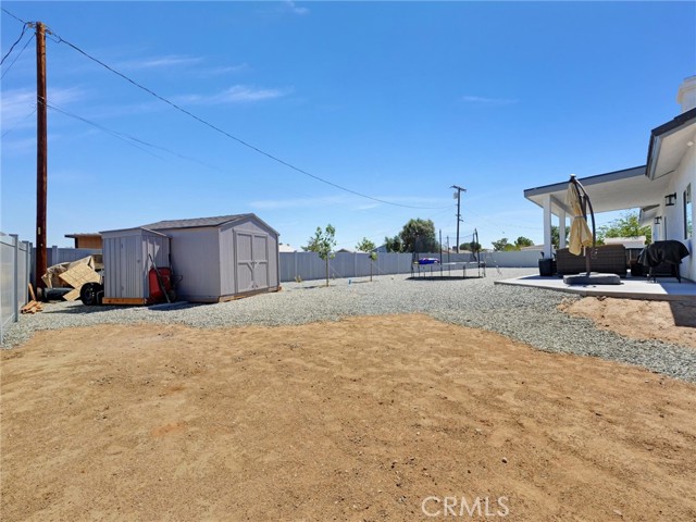 11515 Tamarisk Avenue, Hesperia CA: https://media.crmls.org/medias/e023c2d4-7d45-42da-8e25-e7f0408c7a80.jpg