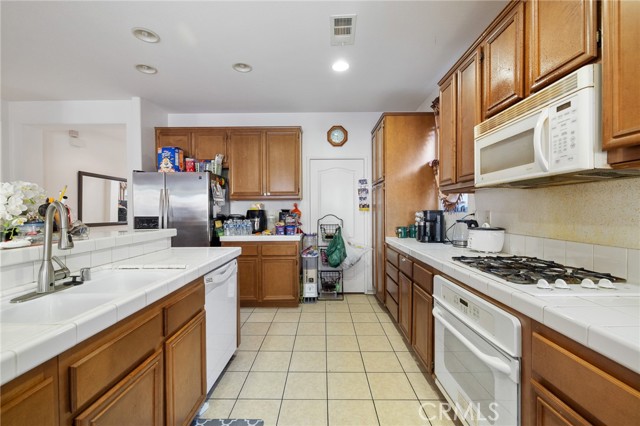 Detail Gallery Image 9 of 54 For 44014 42nd St, Lancaster,  CA 93536 - 5 Beds | 3 Baths