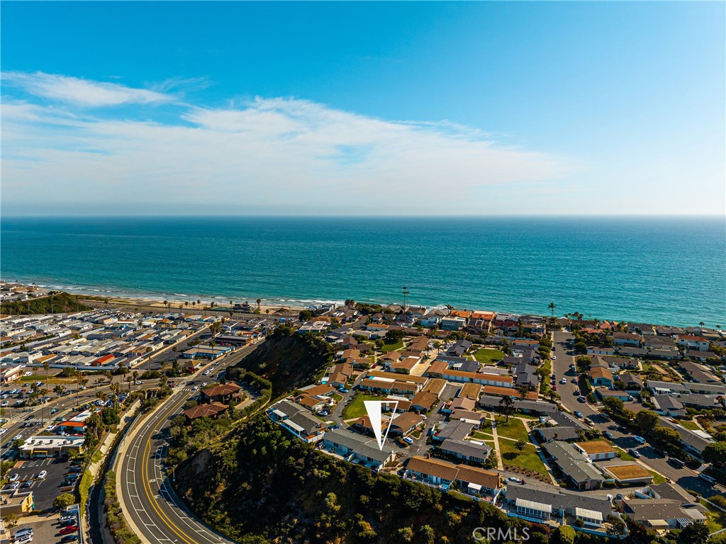 https://media.crmls.org/medias/e025cdc8-074e-4d51-8410-9aa3161e4704.jpg?preset=X-Large