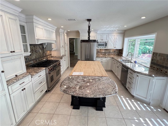 10692 Albany Circle, Villa Park CA: https://media.crmls.org/medias/e02611cd-a734-4d7a-9b3d-78f4e7cedc47.jpg