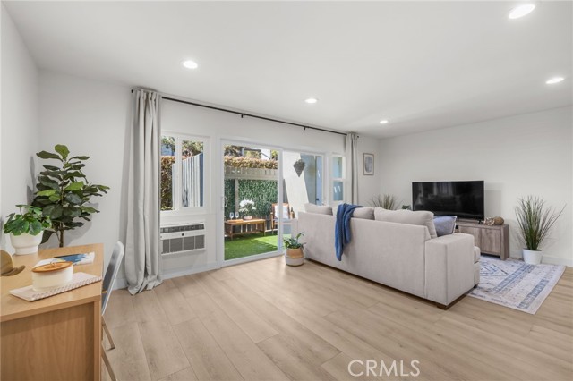 Detail Gallery Image 4 of 31 For 5001 Stoney Creek Rd #354,  Culver City,  CA 90230 - 2 Beds | 2 Baths