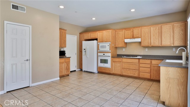 1765 Yvonne Court, Riverside CA: https://media.crmls.org/medias/e027c681-dcf9-4bd8-9894-cb4fbb9e361e.jpg