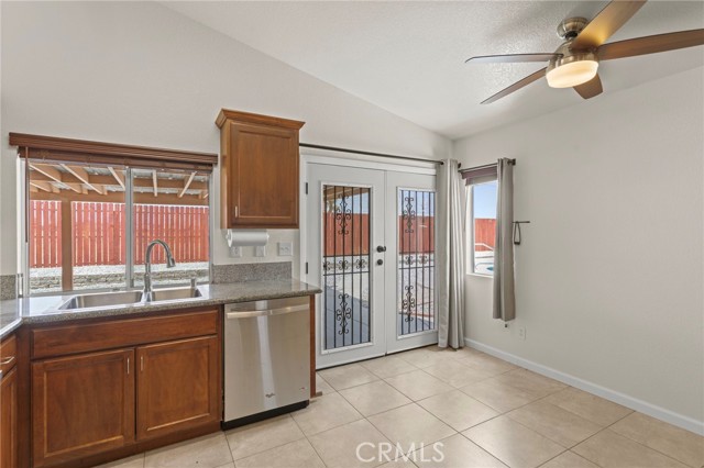 Detail Gallery Image 8 of 26 For 13628 Monterey, Victorville,  CA 92392 - 2 Beds | 2 Baths