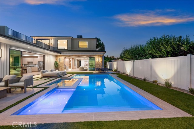 16728 Morrison Street, Encino CA: https://media.crmls.org/medias/e0287750-5202-4a6d-ac18-1fcd7531fb8b.jpg