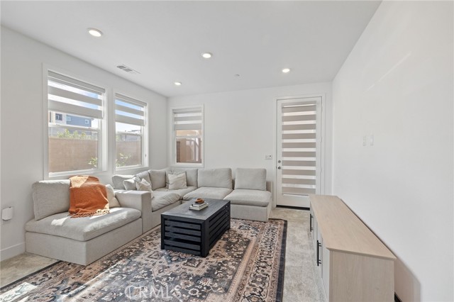 Detail Gallery Image 7 of 57 For 236 Yerba, Irvine,  CA 92618 - 4 Beds | 3/1 Baths