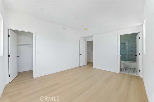 Detail Gallery Image 10 of 12 For 4511 Rosewood Ave #1/2,  Los Angeles,  CA 90004 - 4 Beds | 4/1 Baths