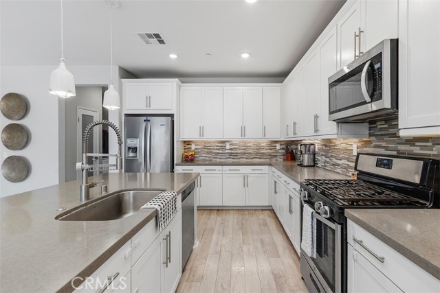 Detail Gallery Image 15 of 49 For 30222 Old Corral, Menifee,  CA 92584 - 4 Beds | 2/1 Baths