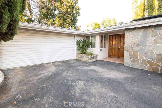 Detail Gallery Image 2 of 42 For 20528 Miranda Place, Woodland Hills,  CA 91367 - 3 Beds | 2 Baths