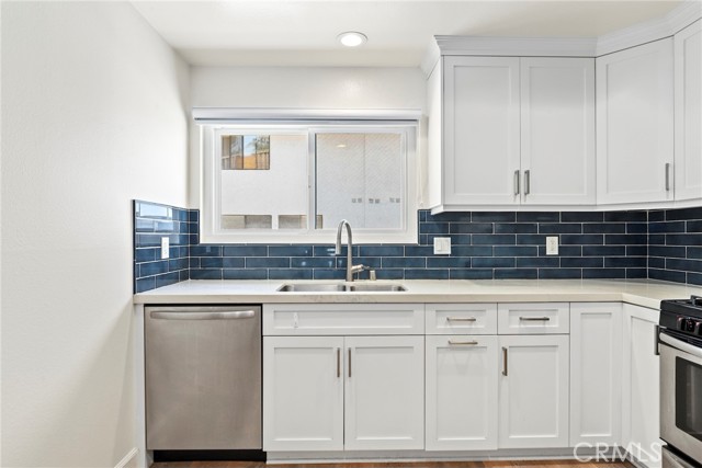 Detail Gallery Image 9 of 23 For 21535 Erwin St #131,  Woodland Hills,  CA 91367 - 2 Beds | 2 Baths