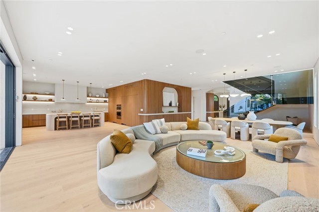 Detail Gallery Image 11 of 41 For 16782 Otsego, Encino,  CA 91436 - 6 Beds | 6/1 Baths