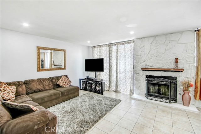 Detail Gallery Image 7 of 25 For 20940 Judah Ln #17,  Newhall,  CA 91321 - 3 Beds | 2 Baths