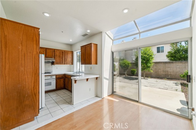 566 E Stephanie Drive, Covina CA: https://media.crmls.org/medias/e02d8383-8957-47b2-bd76-d5a1a36b4b19.jpg