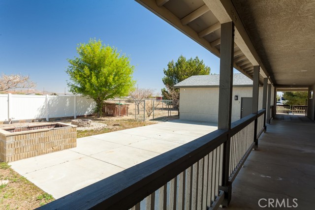 7087 W Avenue A, Rosamond CA: https://media.crmls.org/medias/e02de5f2-a0a8-4131-a604-eaae33f5769b.jpg