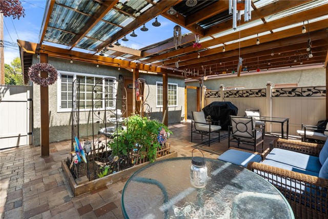 1876 Oregon Avenue, Long Beach CA: https://media.crmls.org/medias/e02e4def-71ba-4e00-82be-48bceb82c791.jpg