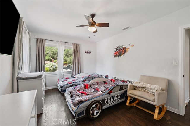 2248 E Chevy Chase Drive, Glendale CA: https://media.crmls.org/medias/e03002c6-58ac-4e7b-9ac3-17bd7840fcba.jpg