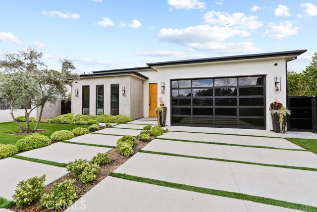 5727 Cahill Avenue, Tarzana CA: https://media.crmls.org/medias/e0309c48-5957-4bc4-bdb6-957263b99ce2.jpg