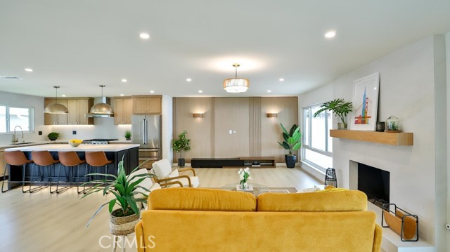 2737 Lorenzo Avenue, Costa Mesa CA: https://media.crmls.org/medias/e031e2cc-1b40-48a7-b4a0-82b98d13b348.jpg