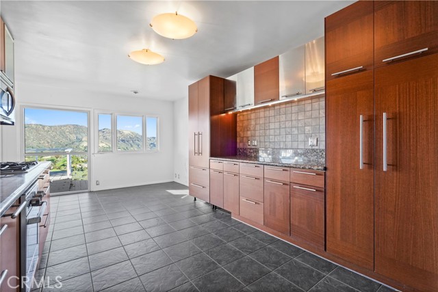 Detail Gallery Image 13 of 53 For 7027 Macapa, –,  CA 90068 - 2 Beds | 3 Baths