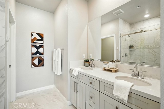 1425 W Sunrise Lane, San Pedro CA: https://media.crmls.org/medias/e0339958-052d-4a26-ab8c-877e13818fe7.jpg
