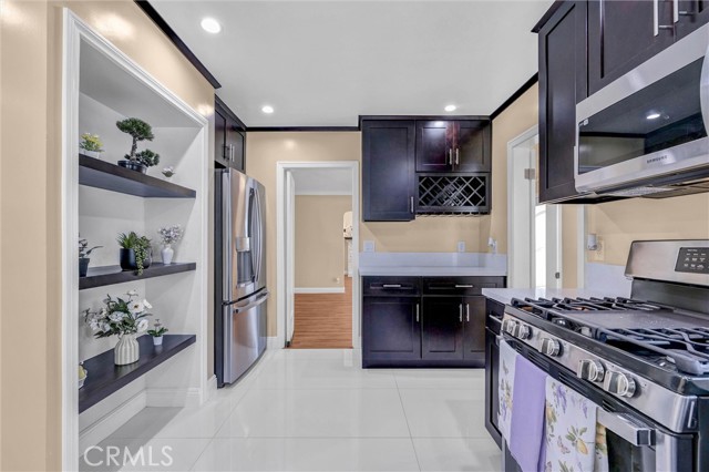Detail Gallery Image 20 of 54 For 423 S Poinsettia Ave, Compton,  CA 90221 - 4 Beds | 3 Baths