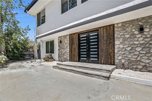 Detail Gallery Image 1 of 31 For 24045 Philiprimm St, Woodland Hills,  CA 91367 - 8 Beds | 5 Baths