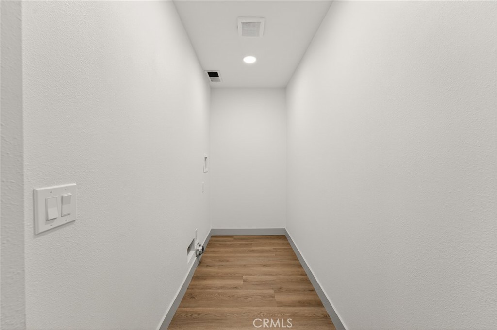 https://media.crmls.org/medias/e0348721-10a8-4aab-ab8d-3ced852e842b.jpg?preset=X-Large