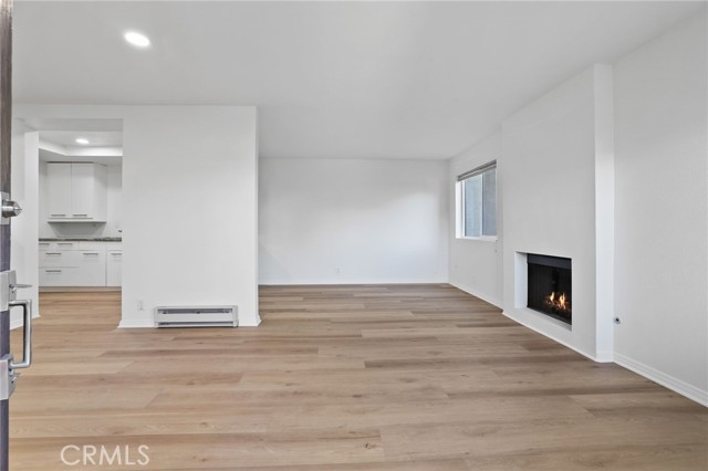 Detail Gallery Image 2 of 32 For 19132 Shoreline #2,  Huntington Beach,  CA 92648 - 1 Beds | 1 Baths