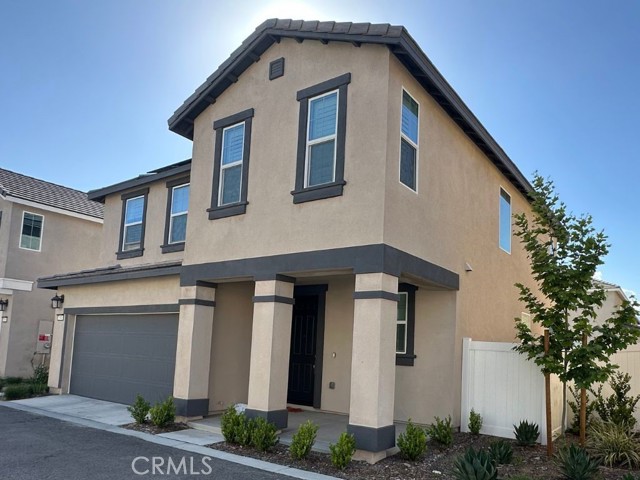 Detail Gallery Image 3 of 31 For 2511 Gunner Ridge Way, Rialto,  CA 92377 - 3 Beds | 2/1 Baths