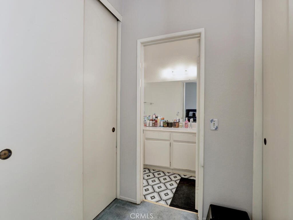 https://media.crmls.org/medias/e036d5e5-a233-4d56-ac20-d0da48a1228a.jpg?preset=X-Large
