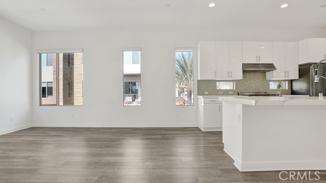 Detail Gallery Image 10 of 45 For 41 Ebb Tide, Newport Beach,  CA 92663 - 4 Beds | 3/1 Baths