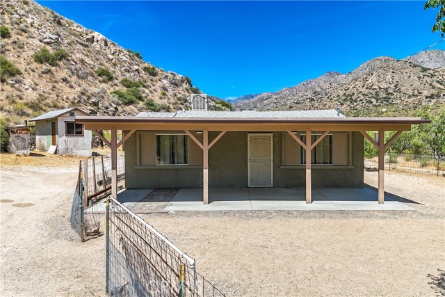 Detail Gallery Image 3 of 19 For 9520 Kiowa Trl, Morongo Valley,  CA 92256 - 2 Beds | 2 Baths