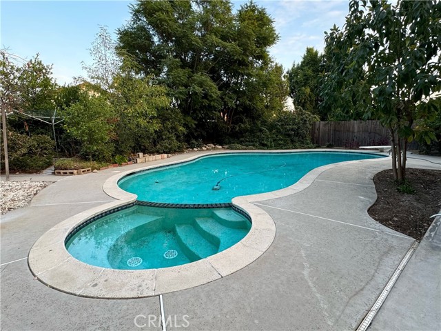 Detail Gallery Image 2 of 11 For 1664 Glenwood Ave, Upland,  CA 91784 - 3 Beds | 3 Baths